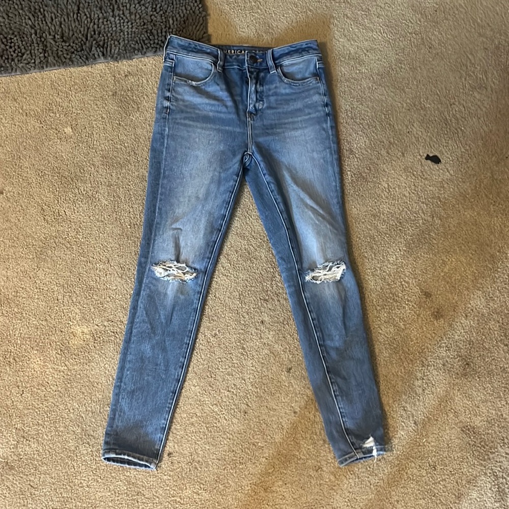 american eagle blue jeans.